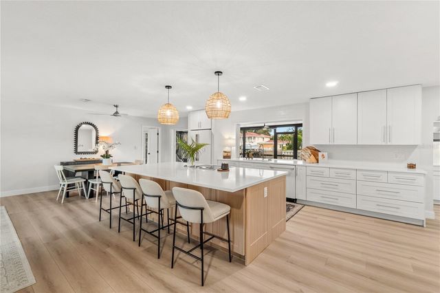 2000 KANSAS AVENUE NE, St Petersburg, FL 33703