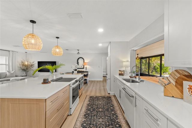 2000 KANSAS AVENUE NE, St Petersburg, FL 33703