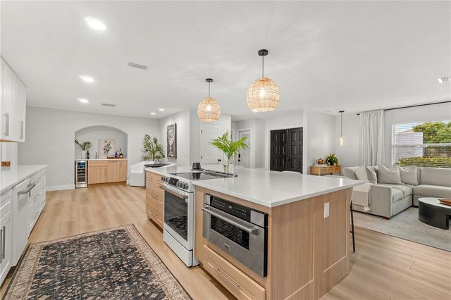 2000 KANSAS AVENUE NE, St Petersburg, FL 33703