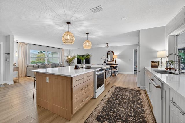 2000 KANSAS AVENUE NE, St Petersburg, FL 33703