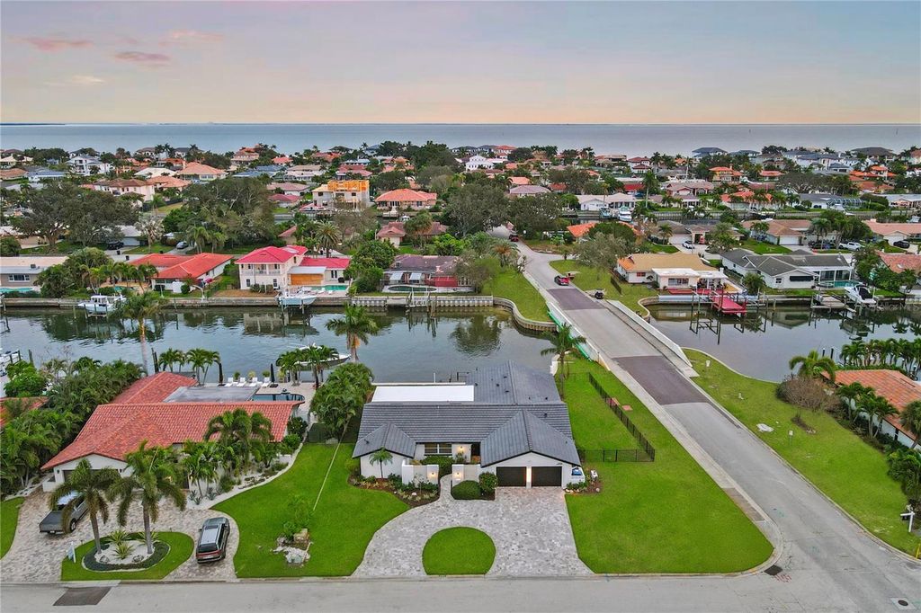 2000 KANSAS AVENUE NE, St Petersburg, FL 33703