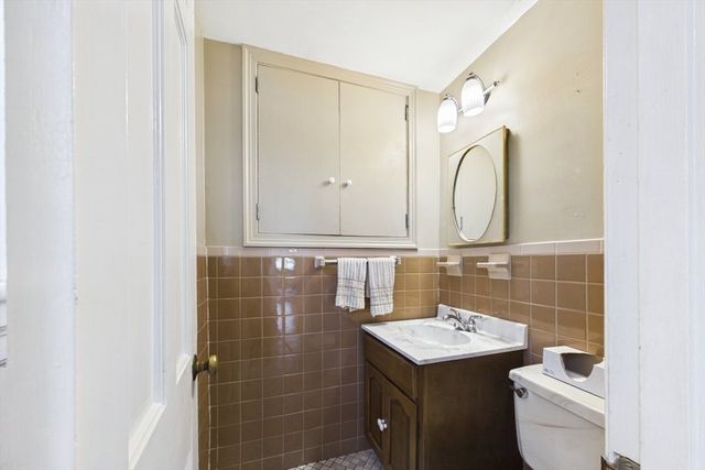 30 Manor Road, Waltham, MA 02453