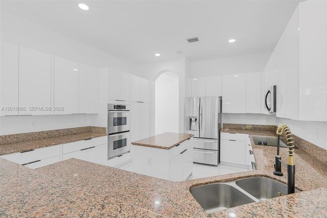 7551 SW 187th St, Cutler Bay, FL 33157