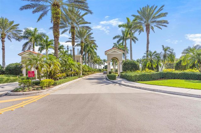 7551 SW 187th St, Cutler Bay, FL 33157