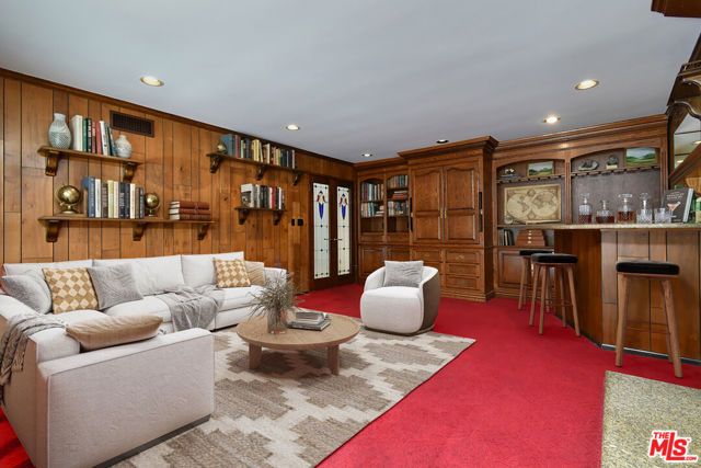 17616 Corinthian Drive, Encino (los Angeles), CA 91316