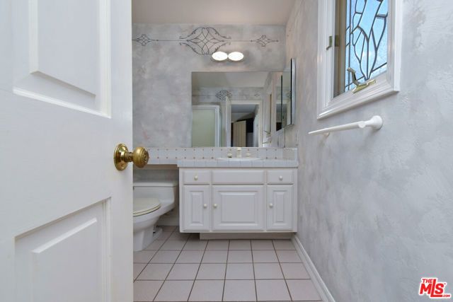 17616 Corinthian Drive, Encino (los Angeles), CA 91316