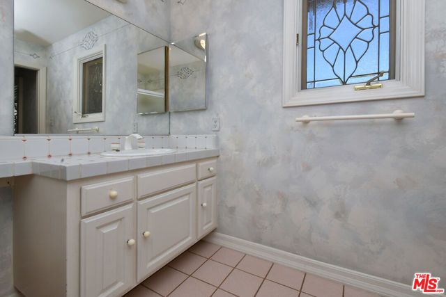 17616 Corinthian Drive, Encino (los Angeles), CA 91316