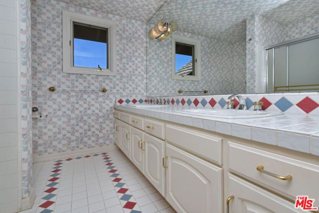 17616 Corinthian Drive, Encino (los Angeles), CA 91316