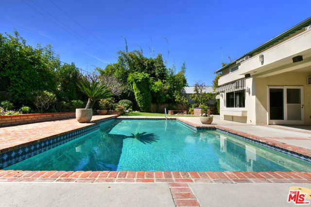 17616 Corinthian Drive, Encino (los Angeles), CA 91316