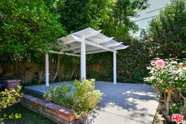 17616 Corinthian Drive, Encino (los Angeles), CA 91316