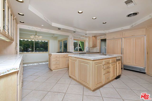 17616 Corinthian Drive, Encino (los Angeles), CA 91316