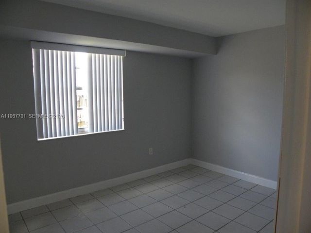15690 SW 82nd Cir Lane 9-1, Miami, FL 33193