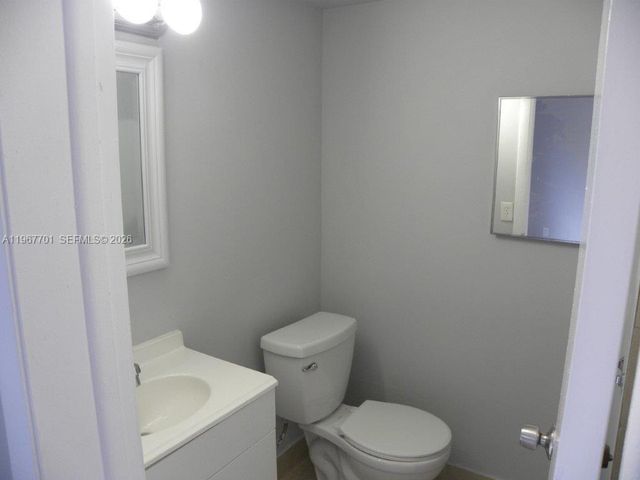 15690 SW 82nd Cir Lane 9-1, Miami, FL 33193