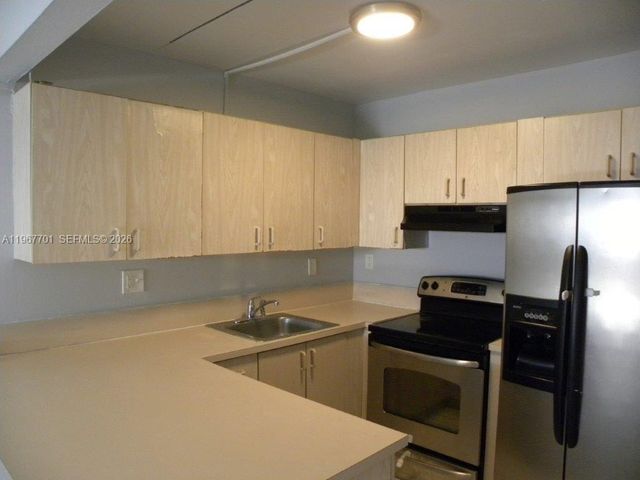 15690 SW 82nd Cir Lane 9-1, Miami, FL 33193
