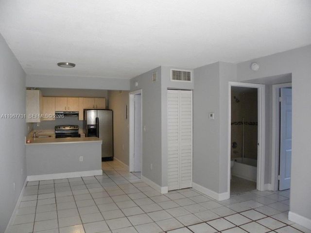15690 SW 82nd Cir Lane 9-1, Miami, FL 33193