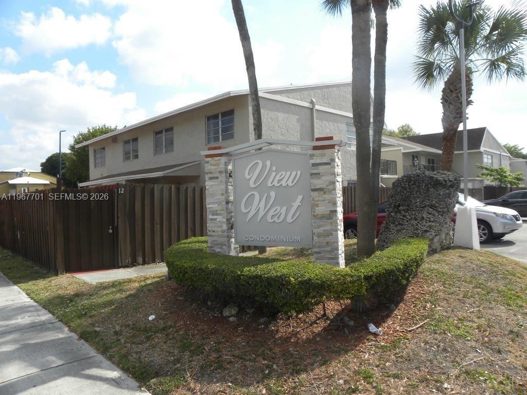 15690 SW 82nd Cir Lane 9-1, Miami, FL 33193
