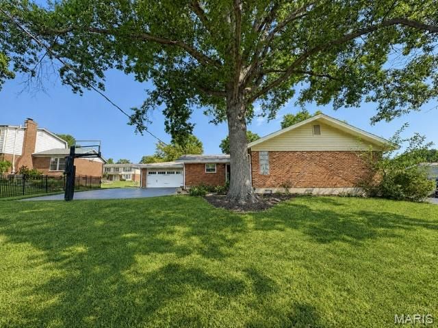 14470 Pembury Drive, Chesterfield, MO 63017