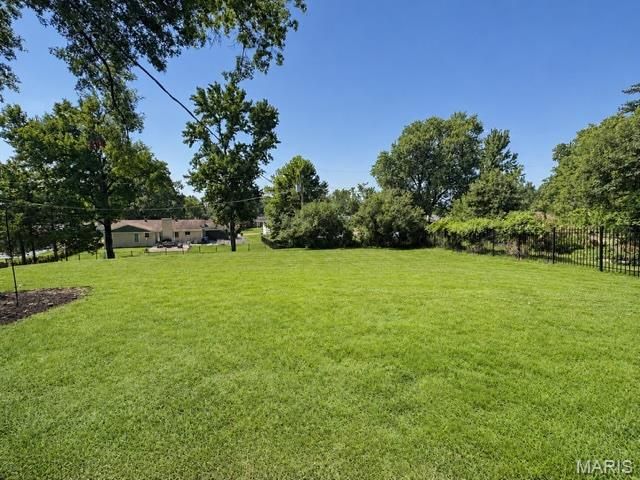 14470 Pembury Drive, Chesterfield, MO 63017