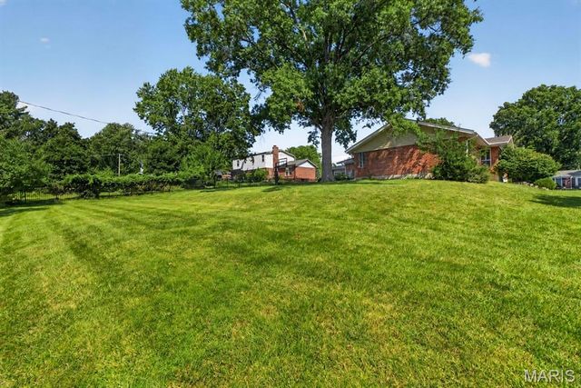 14470 Pembury Drive, Chesterfield, MO 63017