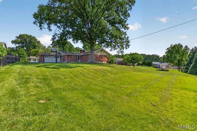 14470 Pembury Drive, Chesterfield, MO 63017