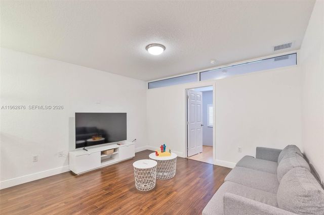 11227 NW 73rd Ter, Doral, FL 33178