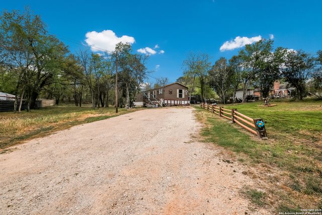 110 Old St, Seguin, TX 78155