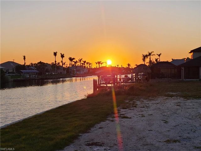 2712 SW 37th TER, Cape Coral, FL 33914