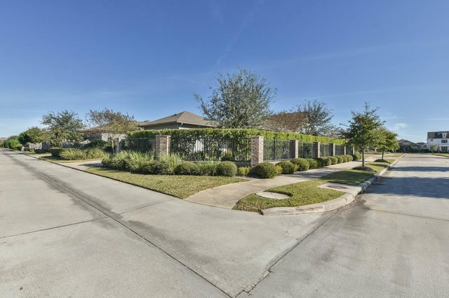 16803 Amelia Island Drive, Cypress, TX 77433
