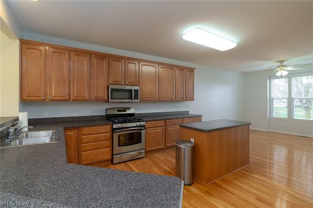 9119 Chatham Circle, North Ridgeville, OH 44039