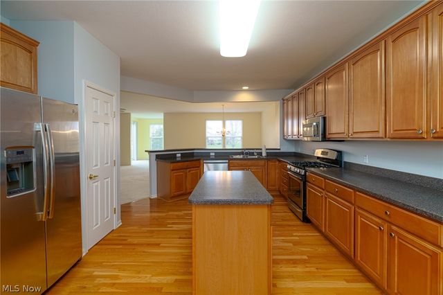 9119 Chatham Circle, North Ridgeville, OH 44039