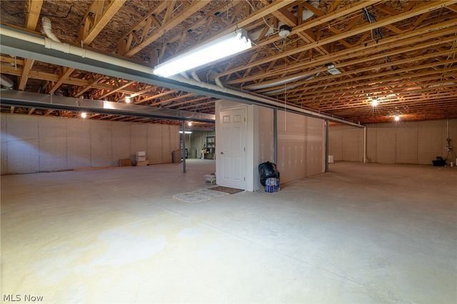 9119 Chatham Circle, North Ridgeville, OH 44039