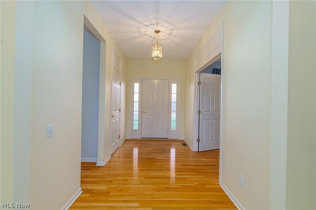 9119 Chatham Circle, North Ridgeville, OH 44039