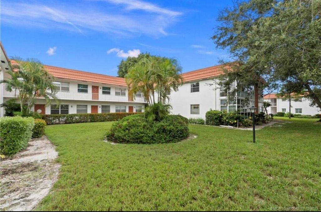 2600 SE Ocean Boulevard B7, Stuart, FL 34996
