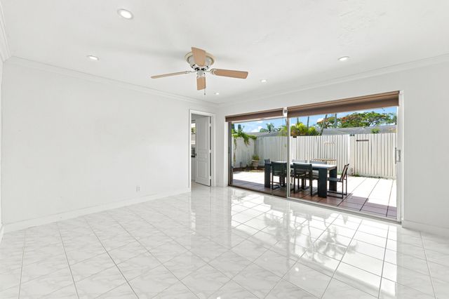 126 WEST Court, Royal Palm Beach, FL 33411