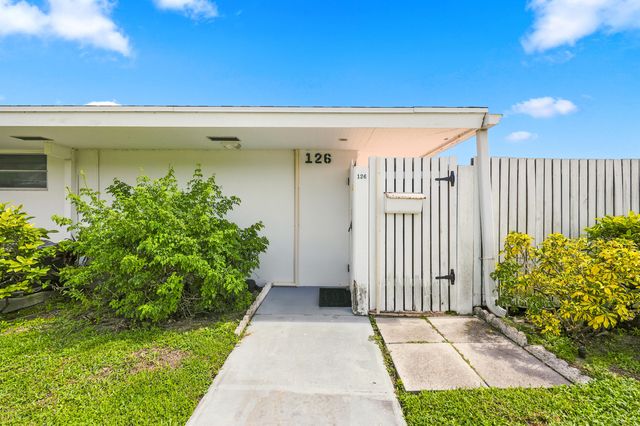 126 WEST Court, Royal Palm Beach, FL 33411
