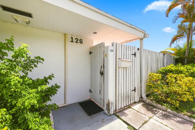126 WEST Court, Royal Palm Beach, FL 33411