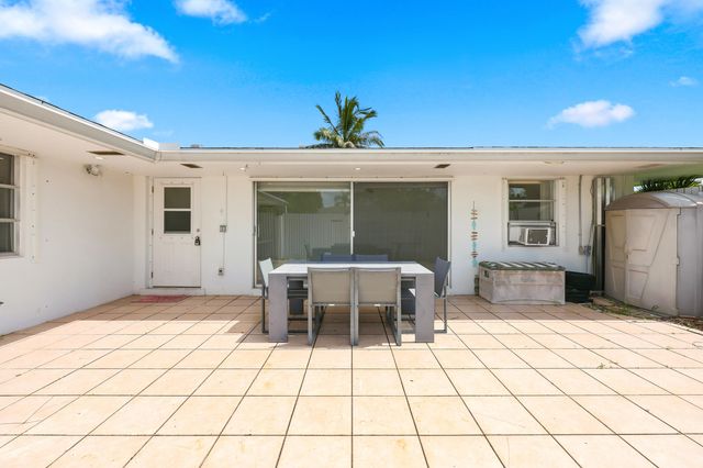 126 WEST Court, Royal Palm Beach, FL 33411