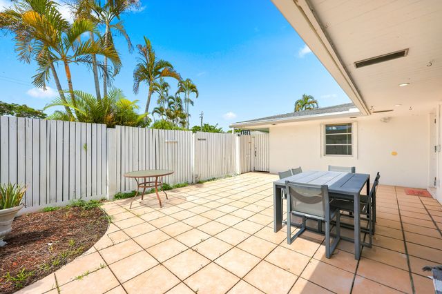 126 WEST Court, Royal Palm Beach, FL 33411