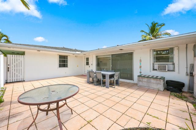 126 WEST Court, Royal Palm Beach, FL 33411