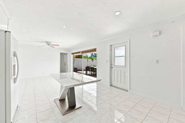 126 WEST Court, Royal Palm Beach, FL 33411
