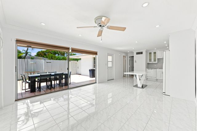 126 WEST Court, Royal Palm Beach, FL 33411