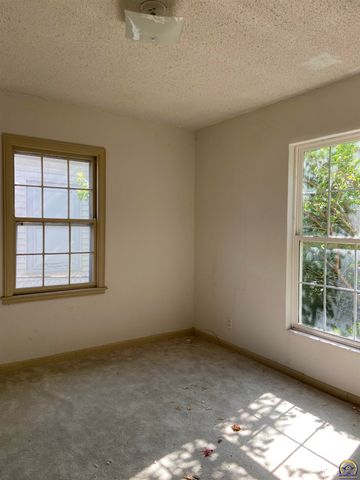 1019 SW Wayne AVE, Topeka, KS 66604
