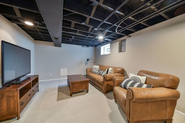 522 S West Street, Wheaton, IL 60187