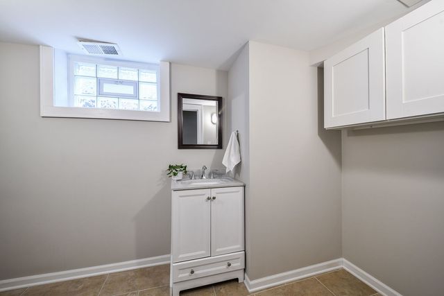 522 S West Street, Wheaton, IL 60187