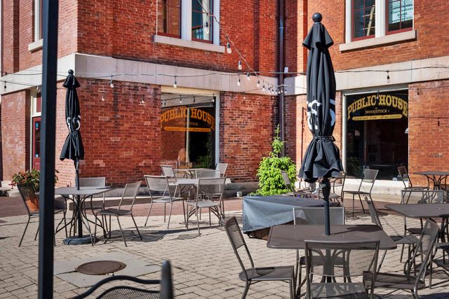 6292 Redwood Trail, Wonder Lake, IL 60097