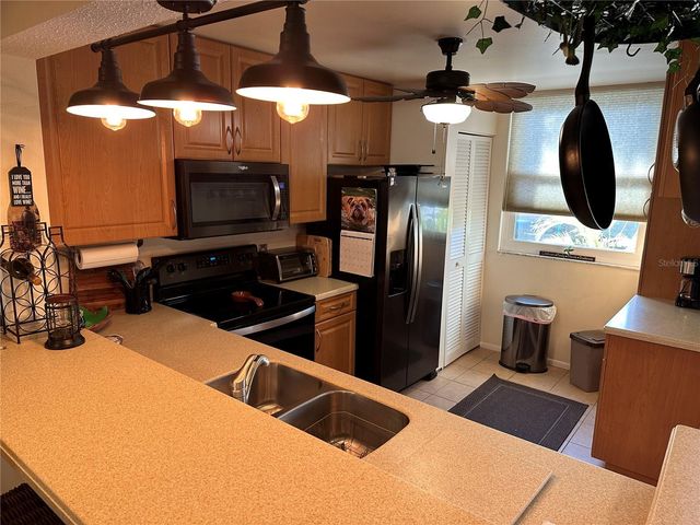 655 WOODLAWN DRIVE 655, Bradenton, FL 34210