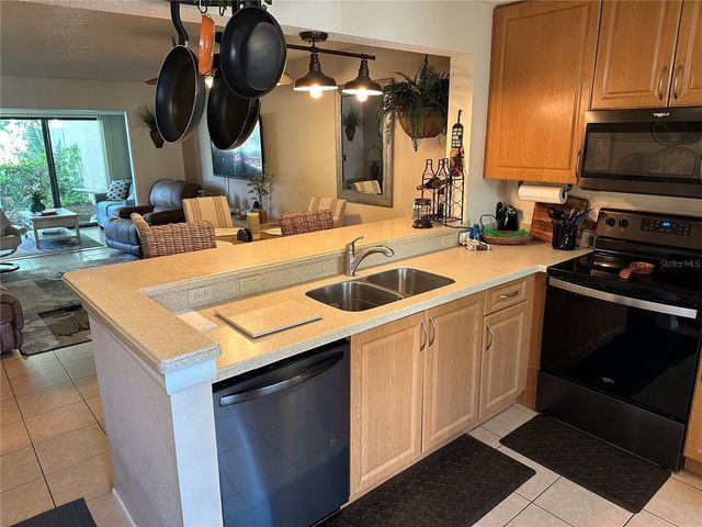 655 WOODLAWN DRIVE 655, Bradenton, FL 34210