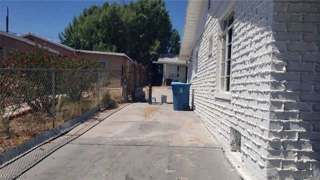 415 North 13th Street B, Las Vegas, NV 89101