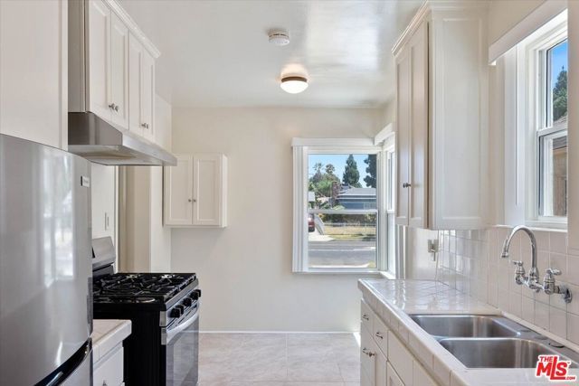 4021 Degnan Boulevard, Los Angeles, CA 90008