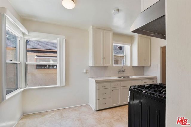 4021 Degnan Boulevard, Los Angeles, CA 90008